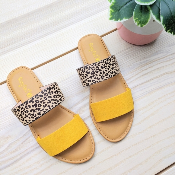 FINAL SALE 🆕🌿LEOPARD PRINT SANDALS🌿 - Picture 1 of 7